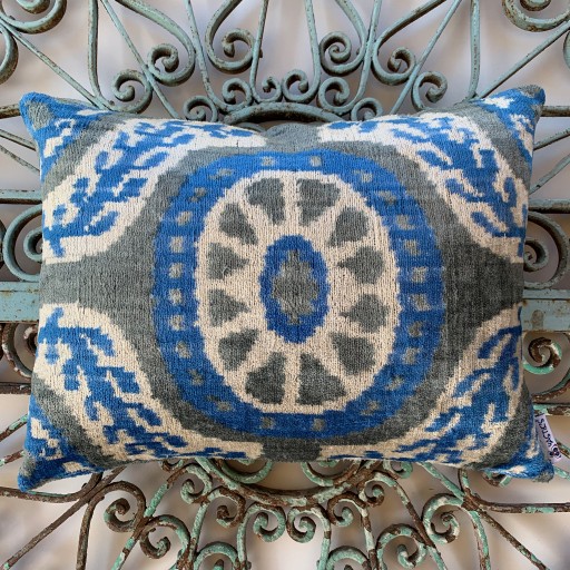 Velvet / Ikat Cushion-Vat004