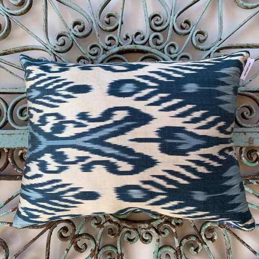 Velvet / Ikat Cushion-Vat004