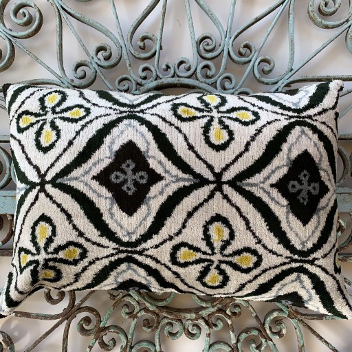 Velvet Cushion-Vec018