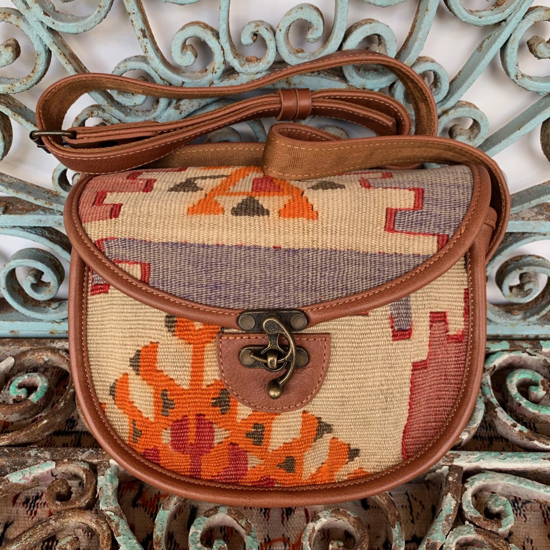 El Yapımı Deri Kilim Çanta BAG009