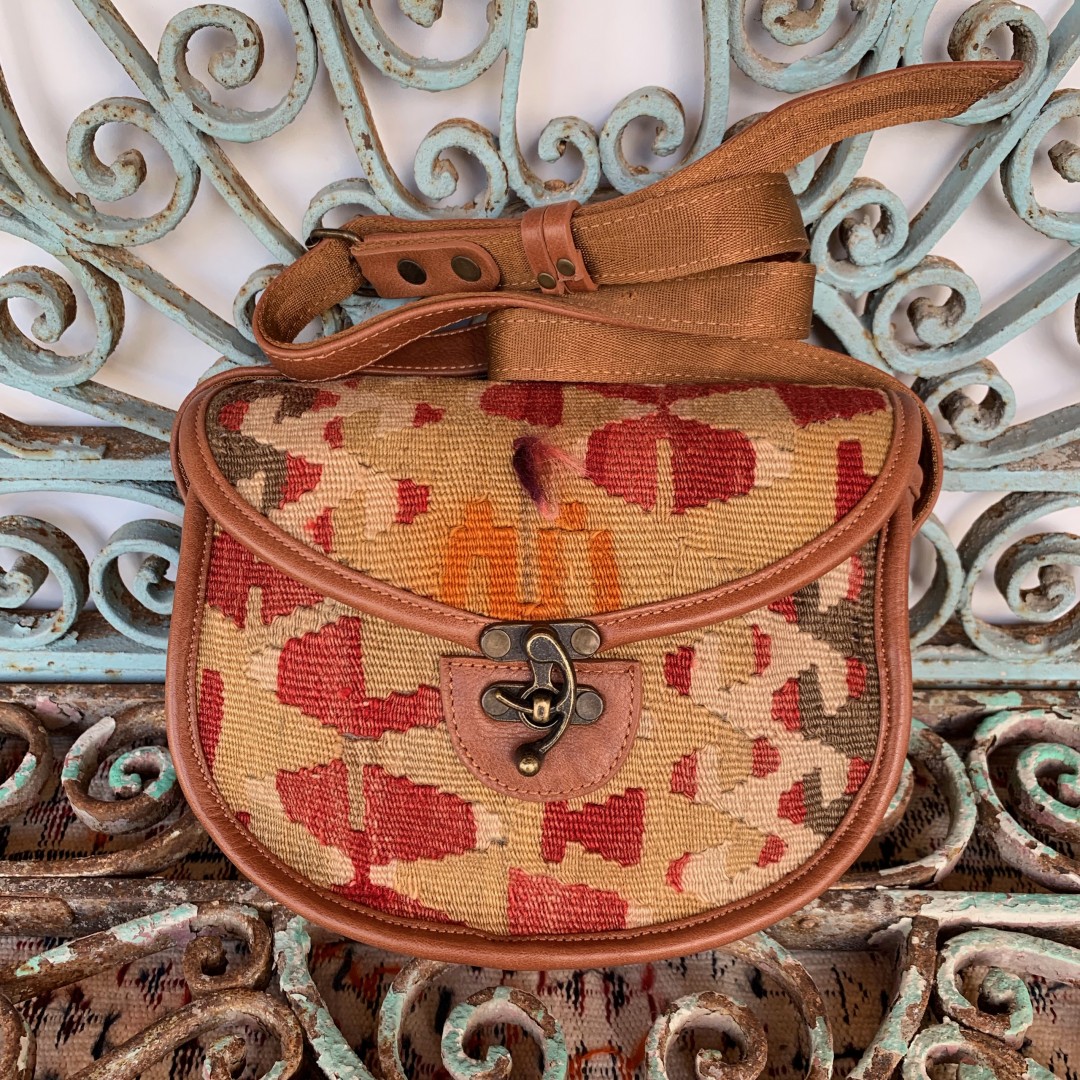 El Yapımı Deri Kilim Çanta BAG011