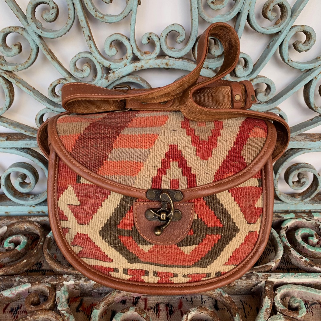 El Yapımı Deri Kilim Çanta BAG012