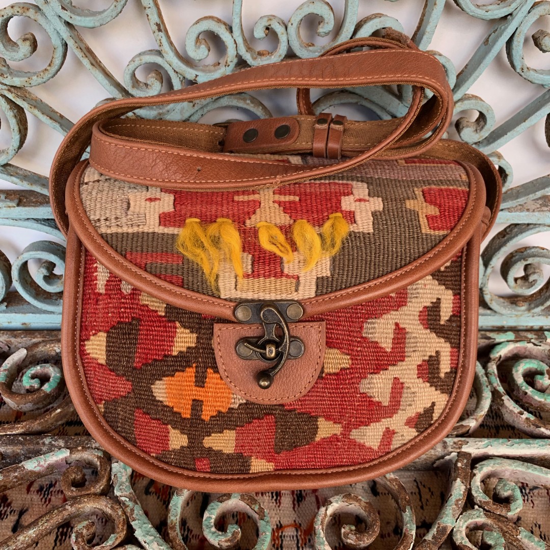 El Yapımı Deri Kilim Çanta BAG013