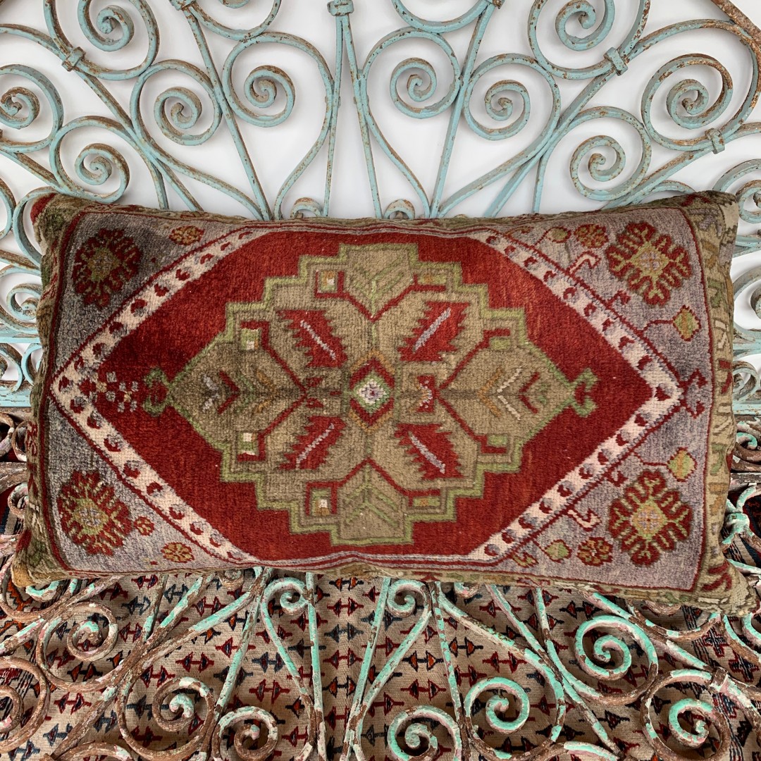 Vintage Carpet Cushion-Crp004
