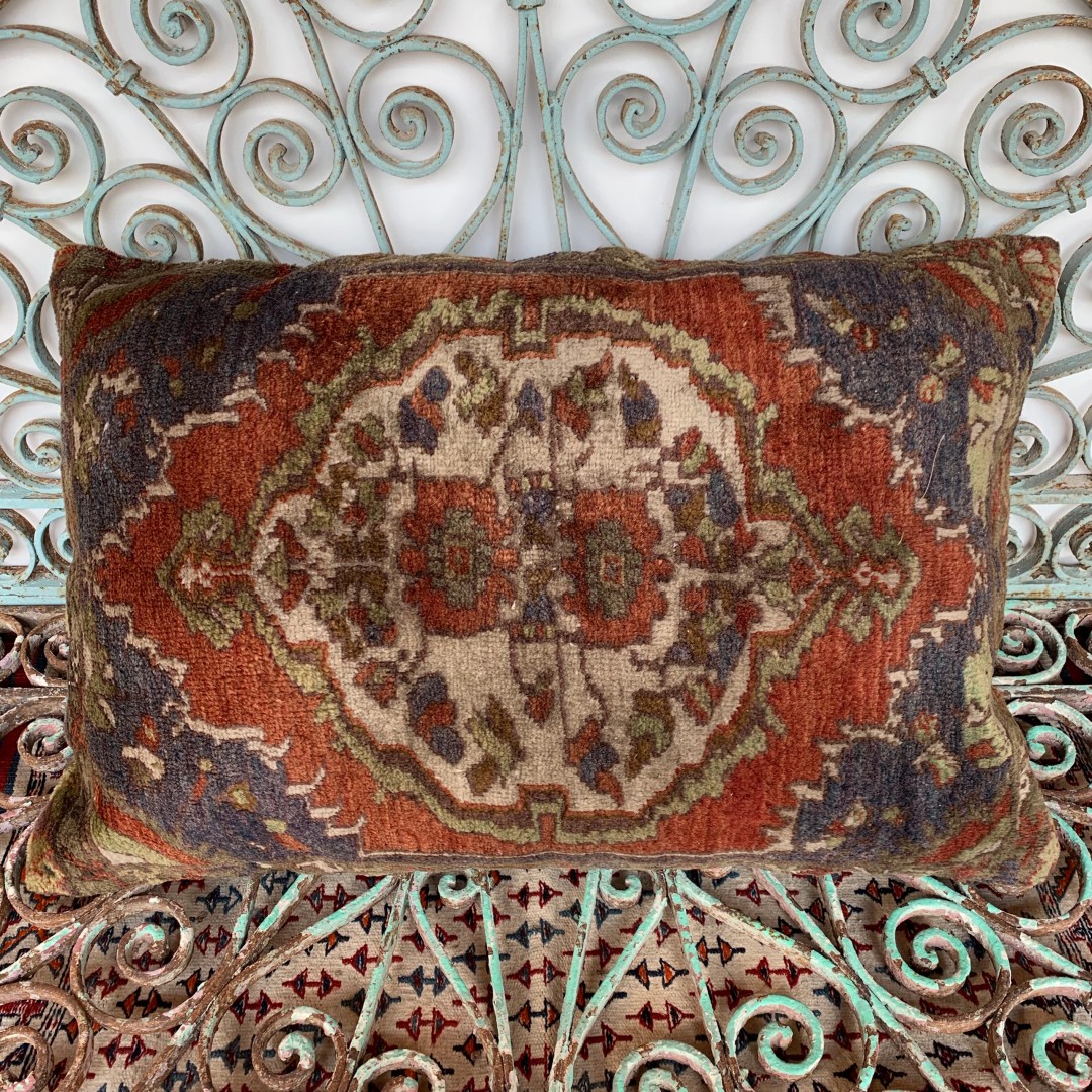 Vintage Carpet Cushion-Crp007