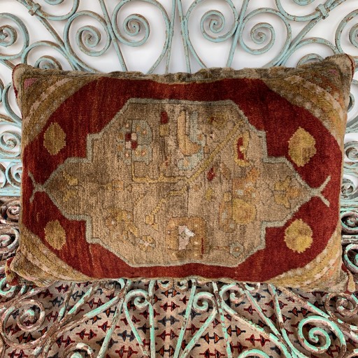 Vintage Carpet Cushion-Crp008