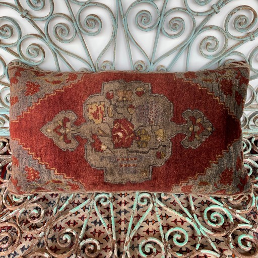 Vintage Carpet Cushion-Crp010