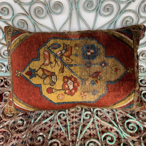 Vintage Carpet Cushion-Crp015