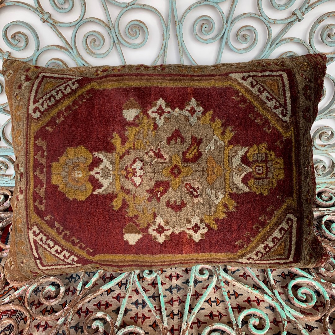 Vintage Carpet Cushion-Crp016