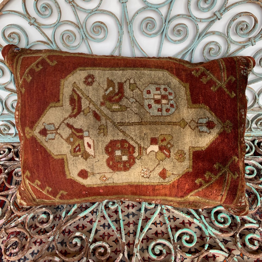 Vintage Carpet Cushion-Crp018