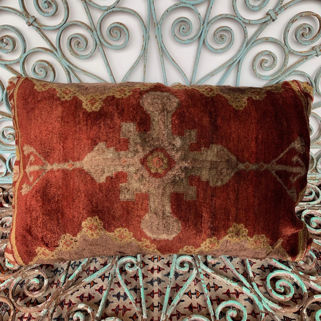 Vintage Carpet Cushion-Crp020