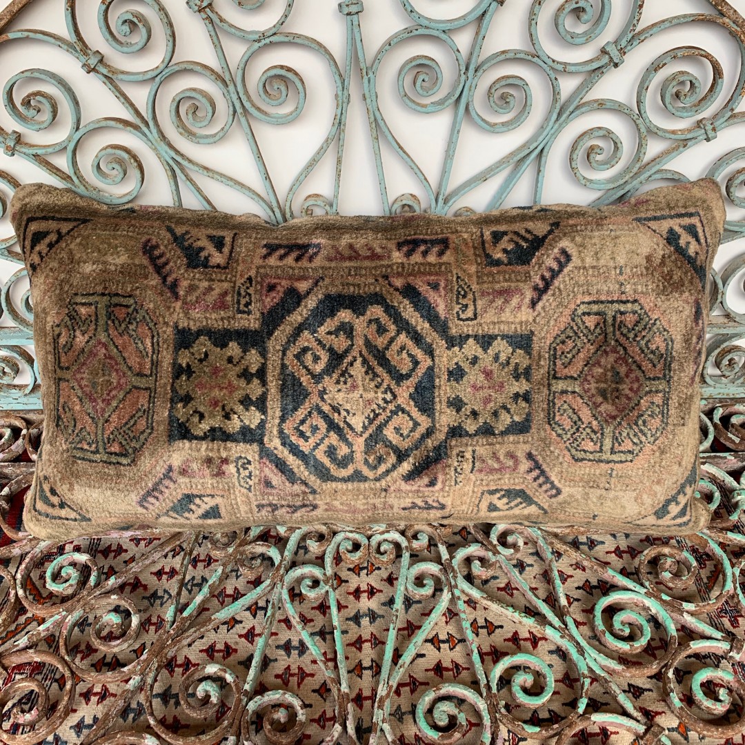 Vintage Carpet Cushion-Crp027