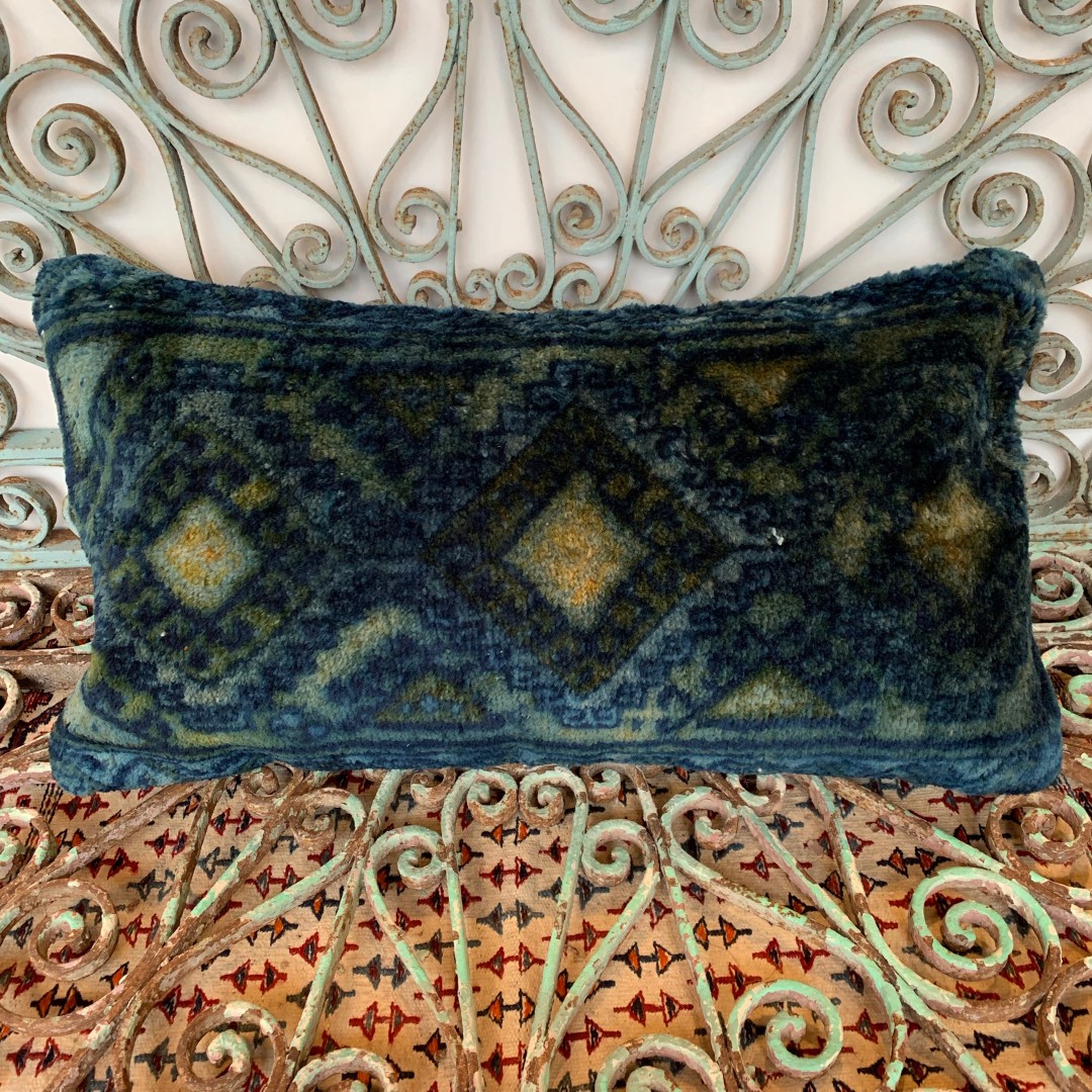Vintage Carpet Cushion-Crp029