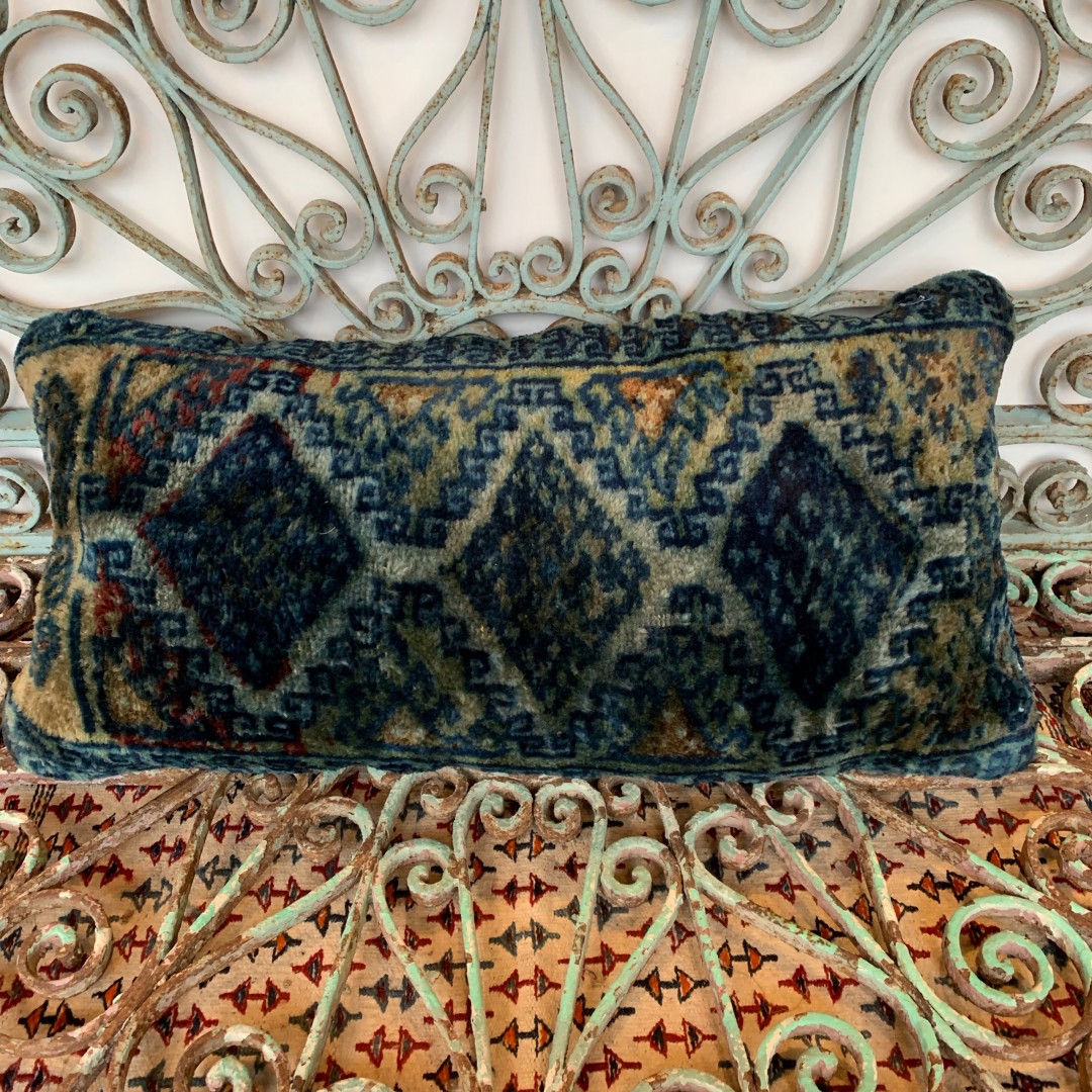Vintage Carpet Cushion-Crp030